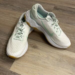 Nike Renew Ride 3 DC8184‑101 Women’s White Green Gum Running Shoes Size 6 EUC